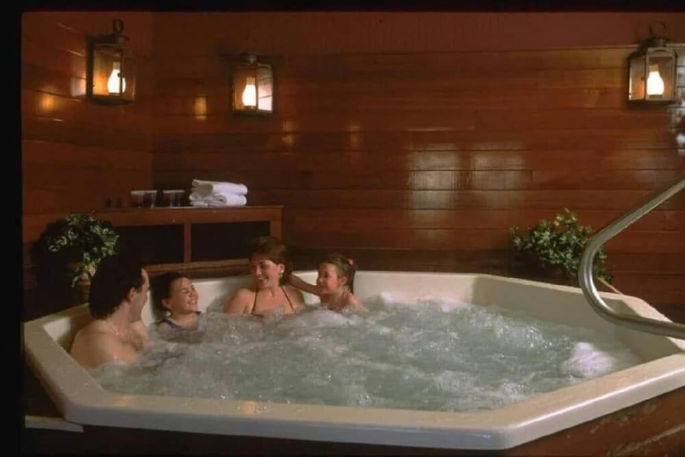 Gorgeous 1St Fl Mtn View Jiminy Suite Sleeps 4 Ski On Off Hancock Ngoại thất bức ảnh